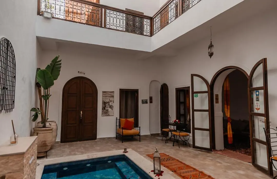 Riad White Flowers-1