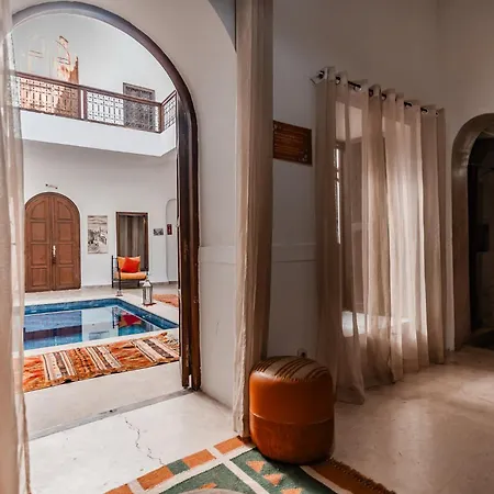 Riad White Flowers-2